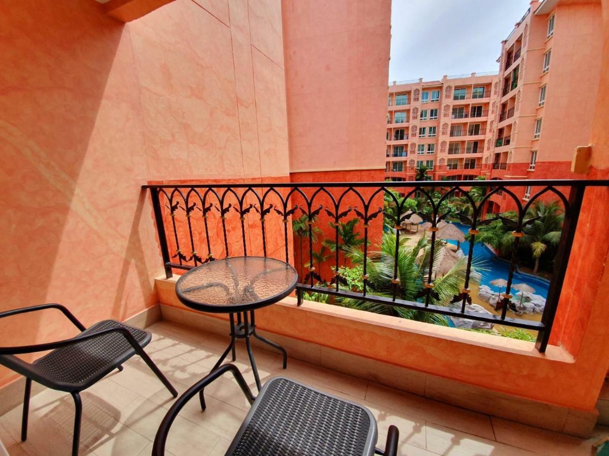 Seven Seas Condo By Dmitrii Jomtien Beach Exterior photo